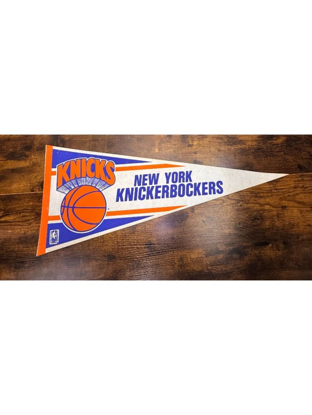 New York Knickerbockers Vintage NBA Basketball Felt Pennant Memorabilia 30 inch